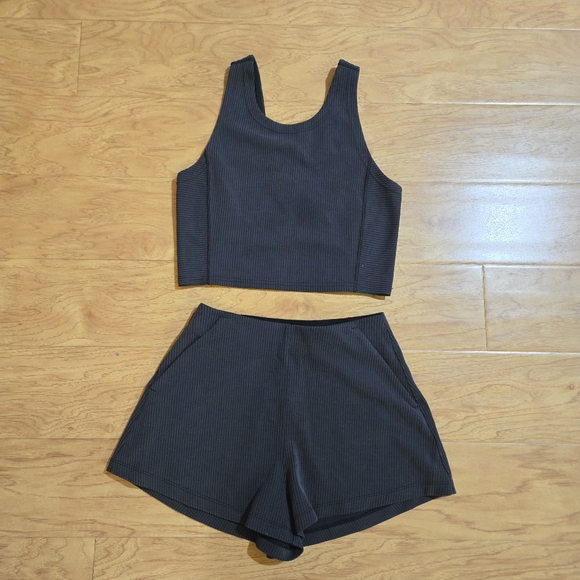 Lululemon Ribbed Softstreme Cropped Tank Top (6) and High-Rise Short 2" (4) Set - Picture 5 of 13